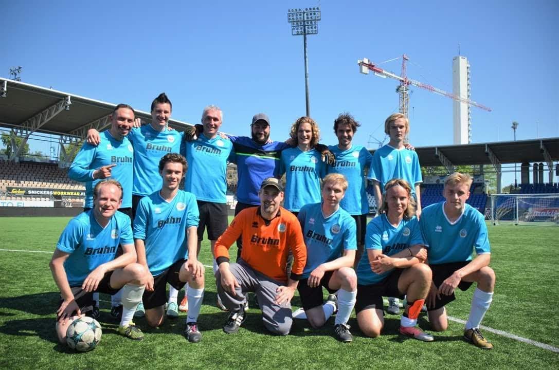 Die Mannschaft des FC Germania Helsinki