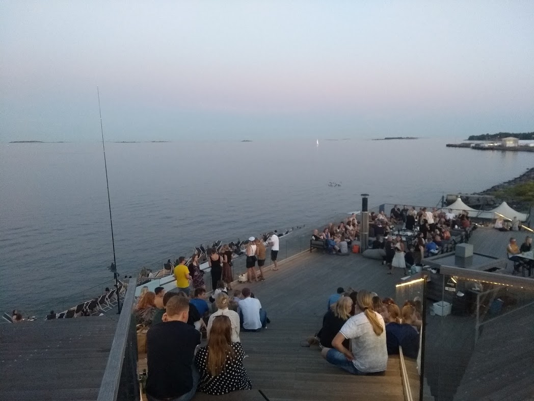 Löyly Helsinki an einem schönen Sommerabend