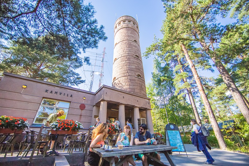 Der Pyynikki-Aussichtsturm mit Café in Tampere