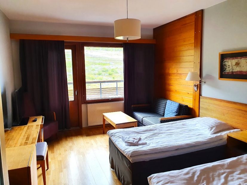 Zimmer mit Balkon im Lapland Hotels Saaga Ylläsjärvi