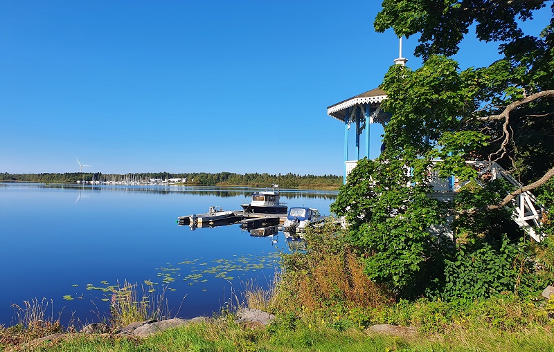 Spaziergang am Wasser in Oulu