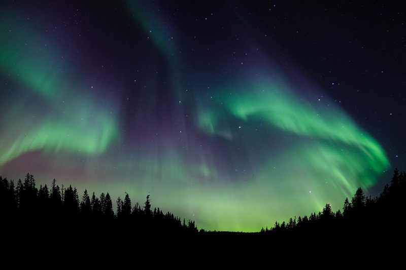 Nordlichter über dem Himmel des Nordens - das Highlight jeder Polarlichter-Reise